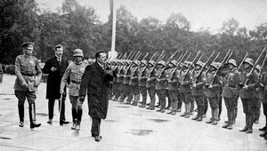Friedrich Ebert 1871-1925 inspectant les troupes, Allemagne, 1922 - Unbekannt