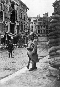 Garnison de soldats français et pompiers, Verdun, France, Première Guerre mondiale, 1916, c1920