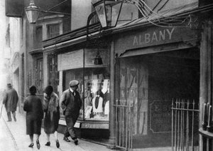 Porte de la rue Vigo menant aux chambres Albany, Londres, 1926-1927 - Unbekannt