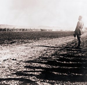 Le général Henri Gouraud inspectant un champ de troupes - Unbekannt