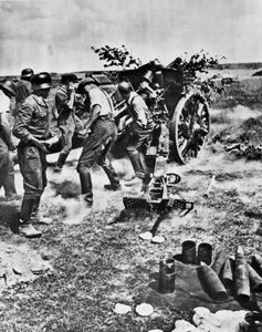 Artillerie allemande en action sur le front de l