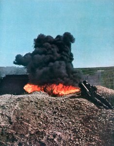Soldat allemand utilisant un lance-flammes, Russie, 1941