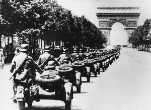 Soldats allemands sur les Champs-Élysées, Paris, 14 juin 1940 - Unbekannt