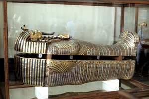 Sarcophage doré du pharaon Toutankhamon, vers 1325 av. J.-C.