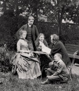 Gustave Eiffel, ingénieur français, avec sa famille