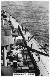HMS Nelson entrant dans le port de Portsmouth, 1937