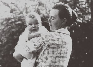 Hilde Mangold 1898-1924 avec son bébé, 1924
