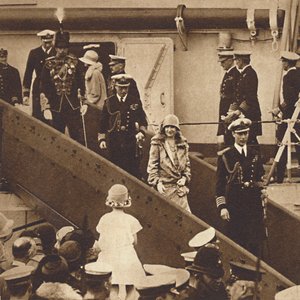 De retour à la maison - Le Duc et la Duchesse débarquant à Portsmouth le 27 juin 1927, 1937