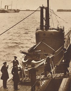 Visite de la flotte nationale - Le roi Édouard monte à bord du sous-marin Narwhal, 1936-1937