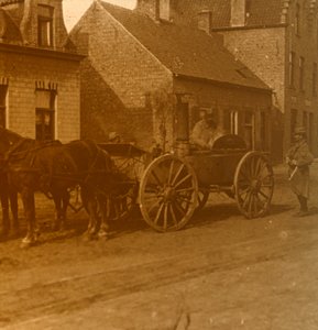 Cuisine tirée par des chevaux, vers 1914-1918