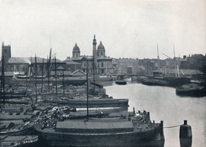 Hull - Princes Dock : avec le mémorial Wilberforce et les bureaux des docks, 1895