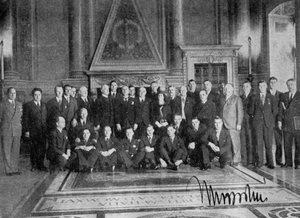 Il Duce pose, tournée de la FA, Palazzo di Venezia, Rome, Italie