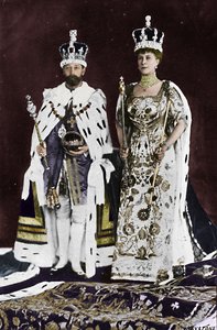 Au printemps 1910, le roi Édouard VII est mort, en mars 1911, le roi George V a été couronné, 1911, 1945