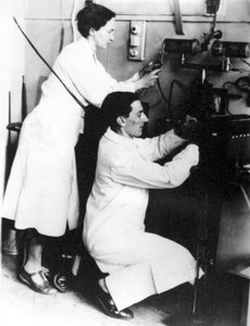 Irène Joliot-Curie et Frédéric Joliot, physiciens français, vers 1935 - Unbekannt