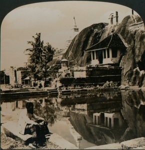 Isuruminiya, un ancien et pittoresque temple rocheux au cœur de Ceylan, 1907