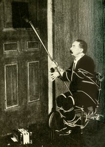 John Nevil Maskelyne réalise une illusion de cabinet spirite, vers 1910