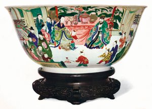 Bol Famille Verte de la période Kangxi avec une scène de la cour impériale, chinois, vers 1705