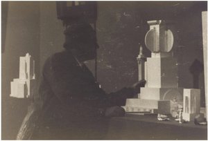 Kazimir Malevich dans son atelier