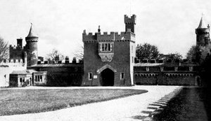Cour du château de Killyleagh, Killyleagh, Comté de Down, Irlande du Nord, début du 20e siècle