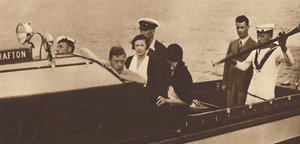 Le roi Edward retournant à son yacht depuis l