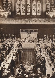 Le roi George VI et la reine Elizabeth assistant à un déjeuner pour célébrer le couronnement, 1937