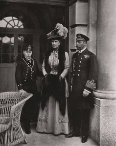 Le roi George et la reine Mary avec leur fils le prince Edward, mai 1910