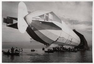 LZ 6 entrant dans un hangar flottant, Halle, Allemagne - Unbekannt