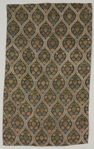Fragment de lampas avec des fleurs dans un treillis ogival, 1600s