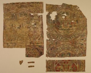 Lampas avec sphinx affrontés dans des médaillons, du tombeau de Saint Bernard Calvo, 1200-1243