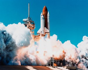 Lancement de la navette spatiale Columbia depuis le Kennedy Space Center, Floride, USA, 4 avril 1997