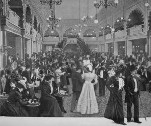 Le Hall des Folies-Bergère, 1900