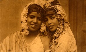 Les amies, vers 1918-1939