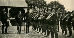 Lord Kitchener passant en revue les cadets australiens, Première Guerre mondiale, vers 1914