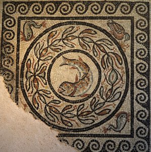 Lyon, région Auvergne-Rhône-Alpes, département du Rhône. 69000. Mosaïque de Choulans, découverte en 1967. Représentant un poisson