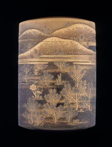 Inro en laque Makie décoré de pins stylisés et de collines, fin de la période Edo, Japon