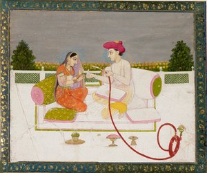 Homme et femme avec un narguilé