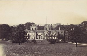 Manoir avec deux tours vu des jardins
