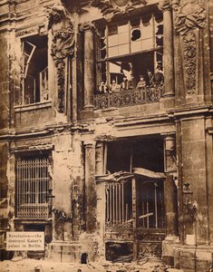 Membres de la Division Marine Populaire sur le balcon du Palais de la Ville, décembre 1918, 1918 - Unbekannt