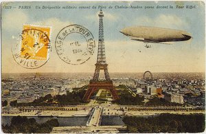 Dirigeable militaire du parc de Chalais-Meudon volant près de la Tour Eiffel, 1908