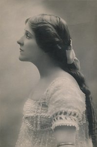 Miss Edna May, 1878-1948, vers 1930