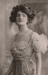 Miss Lily Elsie, 1886-1962, La Veuve Joyeuse, vers 1930