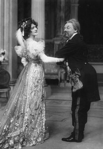 Mlle Lily Elsie et M. George Graves dans La Veuve Joyeuse, 20e siècle