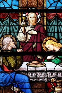 Cathédrale de Moulins. Vitrail. La Cène est le dernier repas que Jésus a partagé avec ses apôtres à Jérusalem, 20160603, Moulins, Europe - Unbekannt