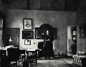 M. Churchill dans son bureau à Westerham, années 1930, 1945 - Unbekannt