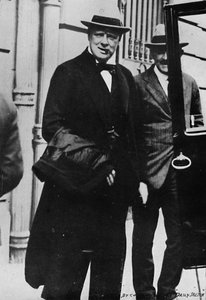 M. Churchill est allé à la Conférence de paix à Paris, 1919, 1945
