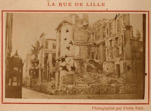 Commune de Paris (1871) : vue des bâtiments détruits rue de Lille à Paris en mai 1871. Photographie de Pierre Pepetit. - Unbekannt