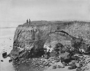 Pont naturel sur la côte près de Santa Cruz, Californie, vers 1897