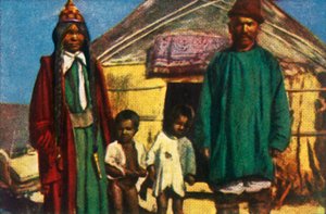 Nomades devant leur yourte, ouest de la Mongolie, vers 1928