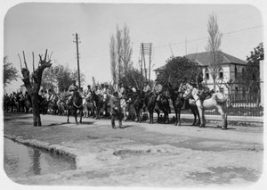 Officier inspectant un détachement monté de la Légion étrangère française, Syrie, XXe siècle - Unbekannt