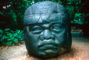 Tête sculptée olmèque de La Venta, précolombien, Amérique centrale, 1150-800 av. J.-C. - Unbekannt